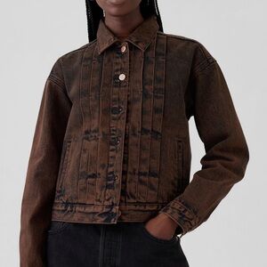 Gap Tux Icon denim jacket. Size medium.